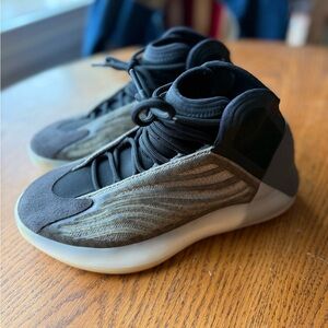Men’s Adidas Yeezy Quantum “Barium”